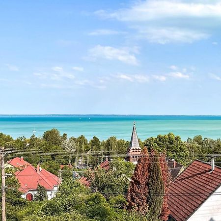 Belvarosi Haz Gyoenyoeru Panoramaval Balatonalmádi Zewnętrze zdjęcie