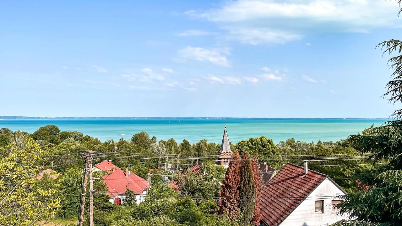 Belvarosi Haz Gyoenyoeru Panoramaval Balatonalmádi Zewnętrze zdjęcie